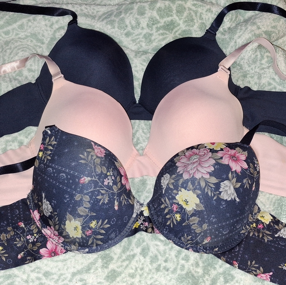 3x YMI Underwire Lightly Padded Bras 40D New